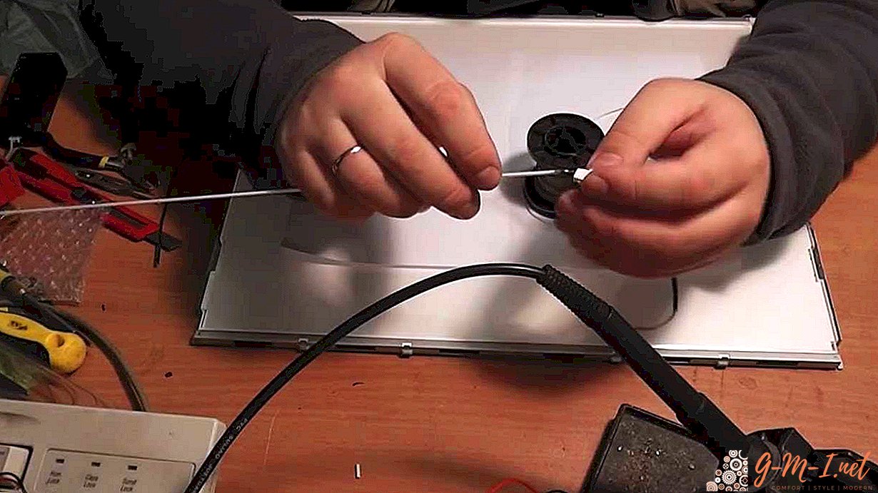 Mengganti umbi dengan LED di monitor